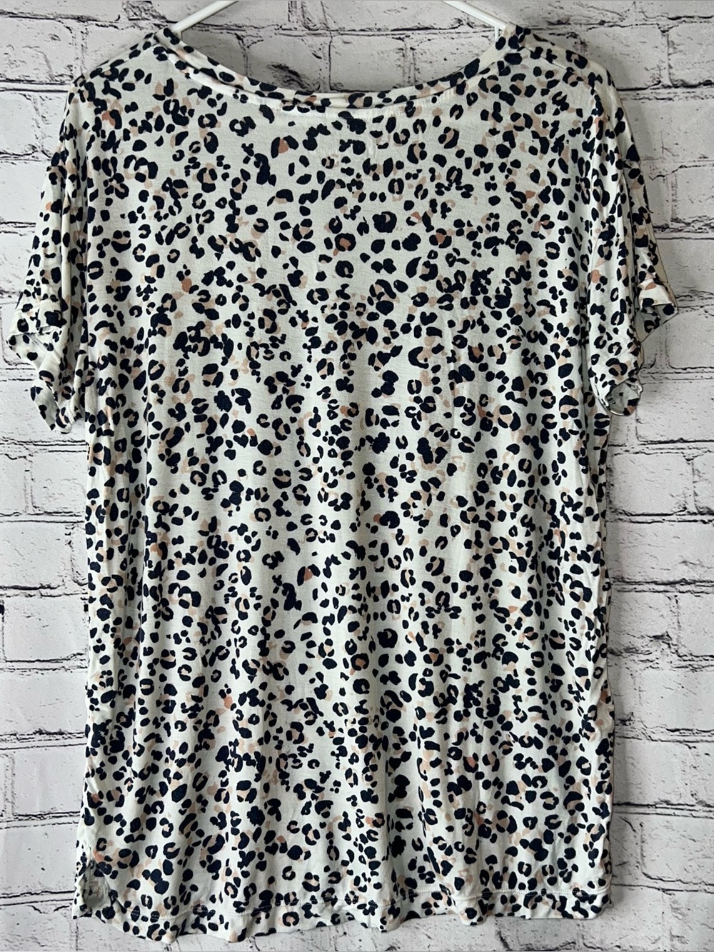 Koolaburra by UGG Cheetah Print Pocket Tee Size Medium Petite - Picture 2 of 6